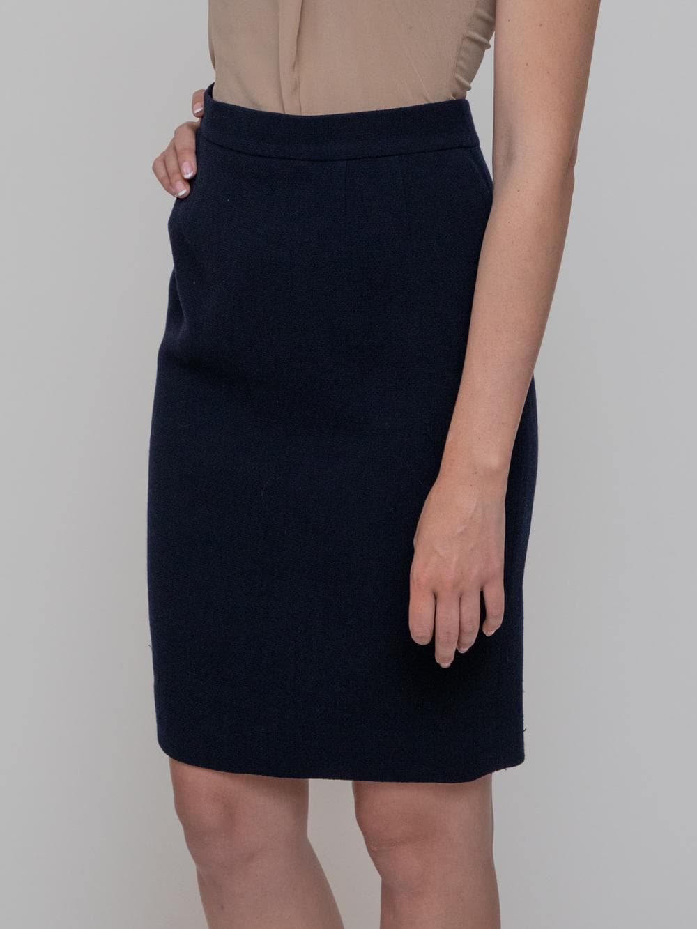 Spring late 90's blue tweed pencil skirt with silk lining from the boutique collection - Image 1