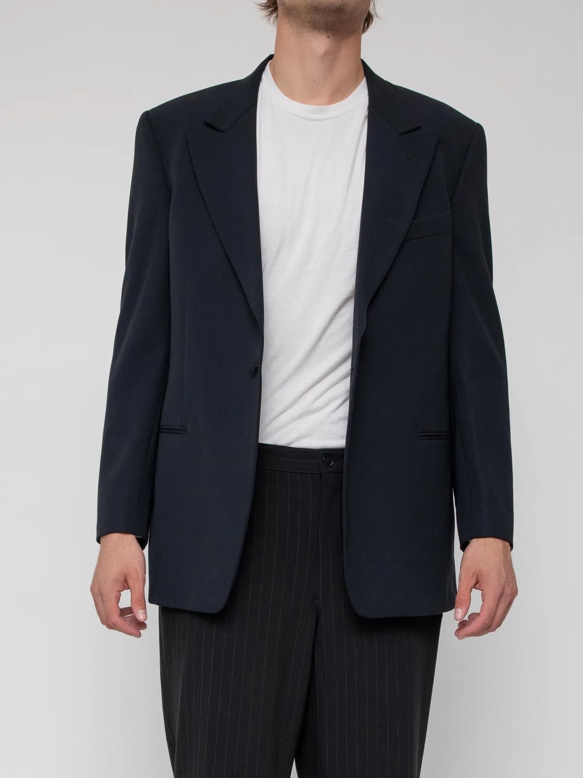 Mid 00's blazer featuring notch label, one button in matching wool, no vent and still sewn slit pockets - Image 1